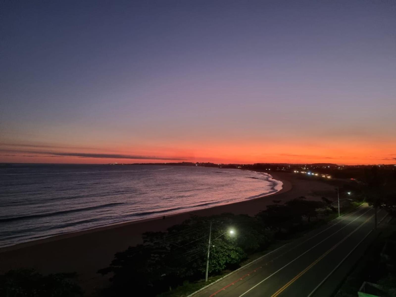 Ipe Amarelo - Frente Ao Mar Na Praia De Meaipe, グアラパリー エクステリア 写真